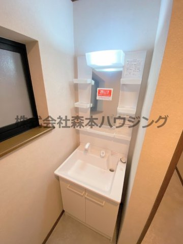 【独立洗面台】 | 　寝屋川市池田1丁目5戸建貸家 | 朝の支度にも助かる、独立の洗髪洗面化粧台