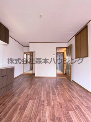 【居間・リビング】 | 　寝屋川市池田1丁目5戸建貸家 | ゆったり過ごせるリビングです