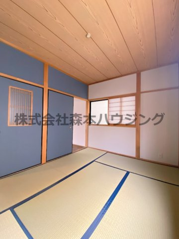 【和室】 | 　寝屋川市池田1丁目5戸建貸家 | 柔らかい畳が心地よい和室
2階