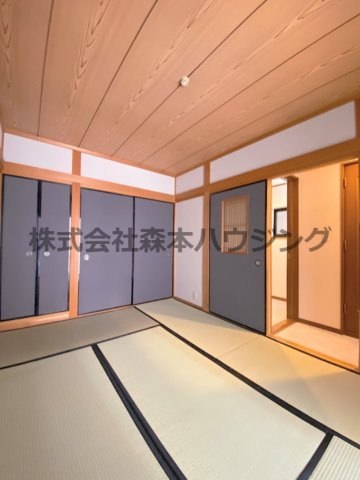 【和室】 | 　寝屋川市池田1丁目5戸建貸家 | 和室ならではの温かな和の空間で寛ぎの時間を過ごせます
1階