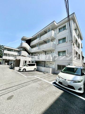 パークハイツアイリス2号館の駐車場