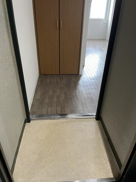 グリーンピア富岡Ⅱ号棟の玄関