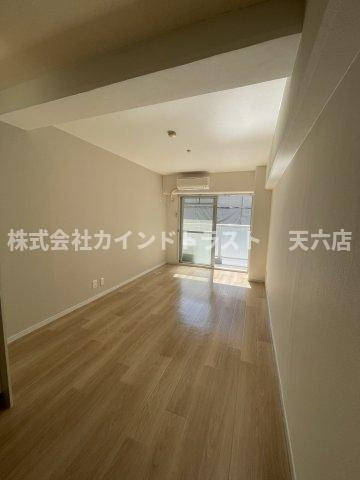 扇町第2マンションの居間・リビング|こちらの居間で趣味の時間をお楽しみください