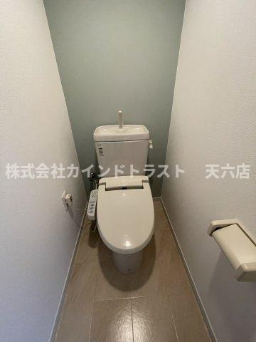 扇町第2マンションのトイレ|落ち着いた色調のトイレです