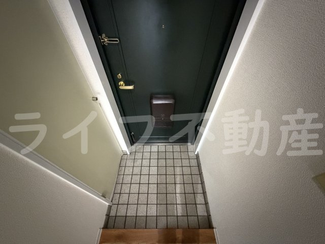 シャトー中野の玄関