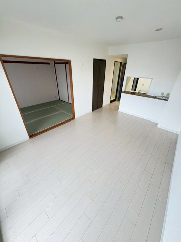 府中市分梅町１丁目の賃貸マンションの居間・リビング