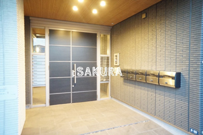【エントランス】 | プログレス新鶴見 | お洒落な建物デザイン♪