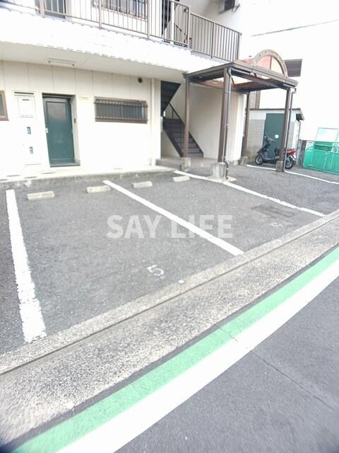 上田マンションの駐車場