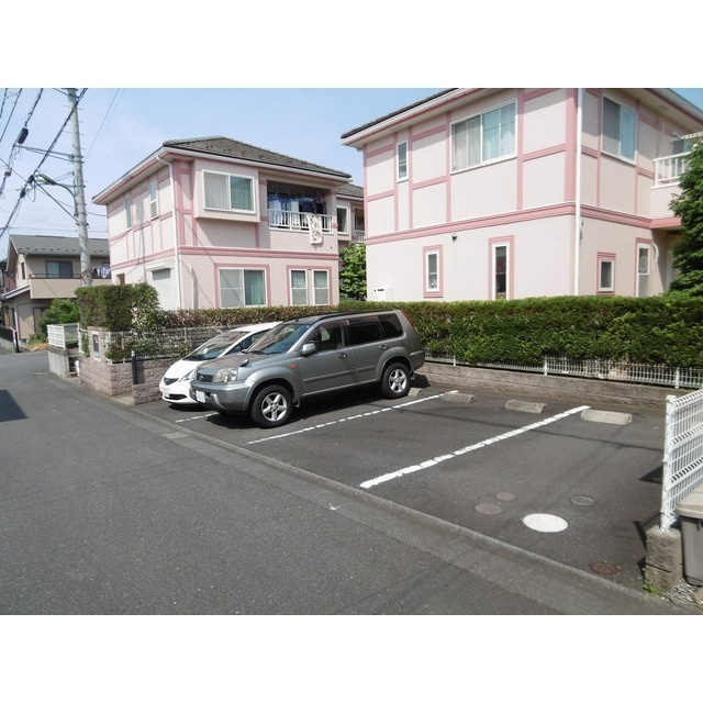 フレッサの駐車場