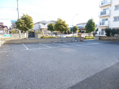敷地内駐車場♪空き要確認