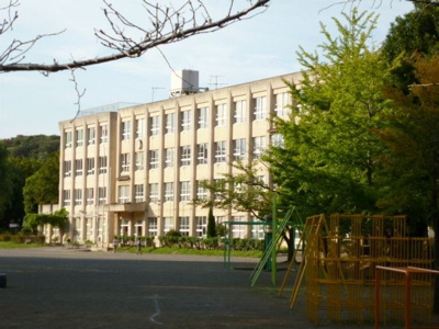 東寺方小学校 540m