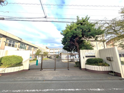 近隣中学校。