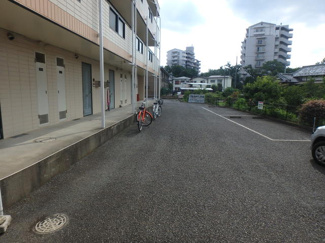 ★敷地内駐車場★（空き状況・使用料等詳細はご確認下さい）