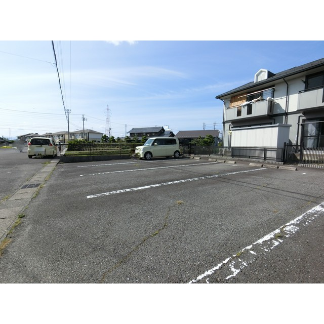 羽島市福寿町平方９丁目のアパートの駐車場