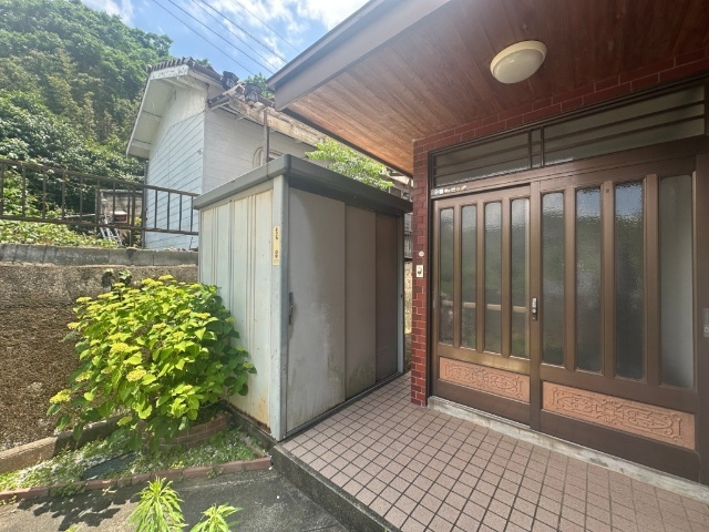 松瀬町青木一戸建の玄関