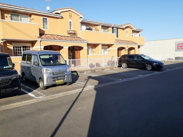 エフティナインの駐車場