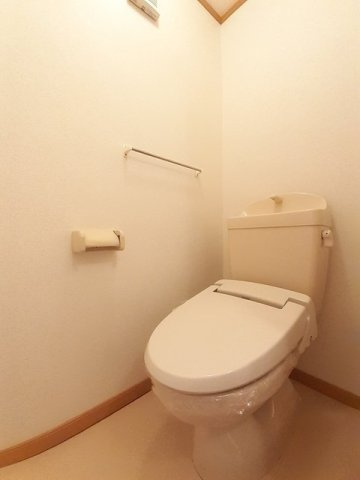 ウィルモアⅡＡのトイレ|落ち着いた色調のトイレです