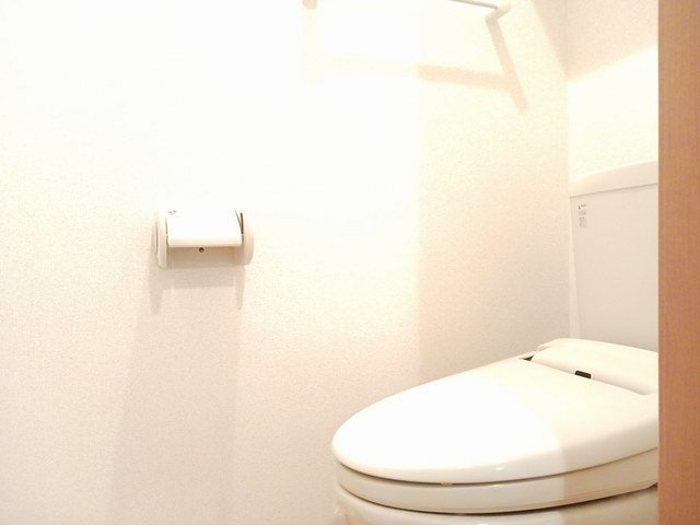 グランドシャンスＢのトイレ|ゆったりとした空間のトイレです