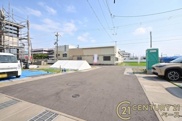グレーシア別所 ３号地 ／新築一戸建の前面道路含む現地写真