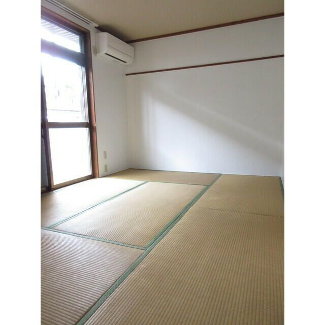 井上ハイツＢの居間・リビング