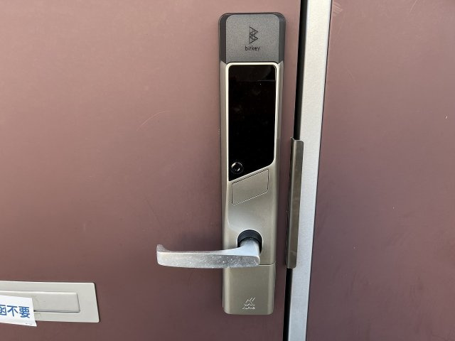 【玄関】 | レオパレスグランデⅥ | スマートロック（一部違う部屋あり）