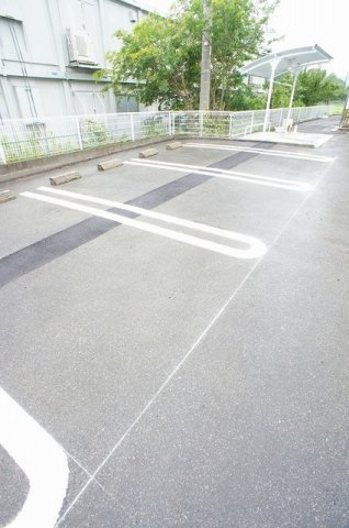メゾン旭台　Ｃの駐車場