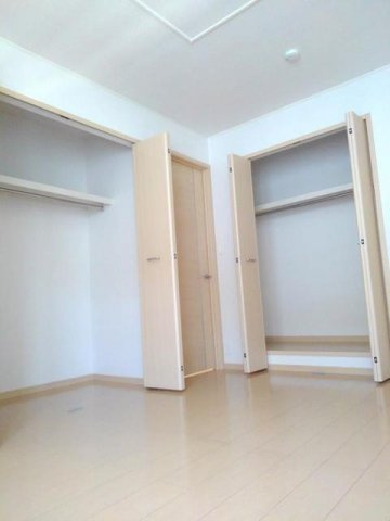 レジデンス　スクエアＣの収納