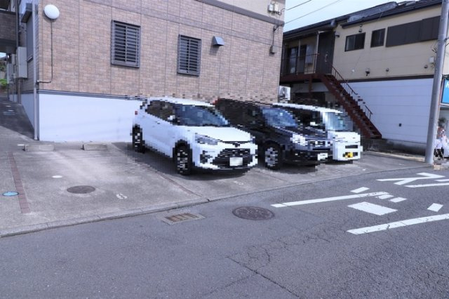 アリエス湘南の駐車場