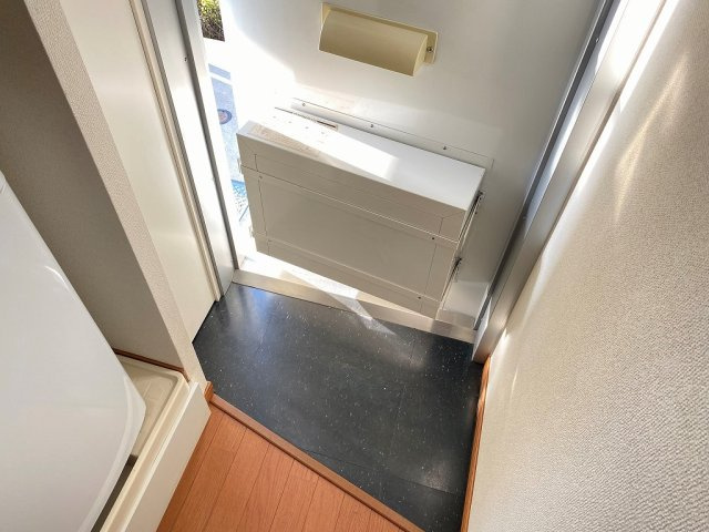 レオパレスグローバルの玄関