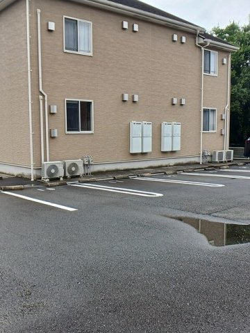 ラルジュ・メゾンＢの駐車場