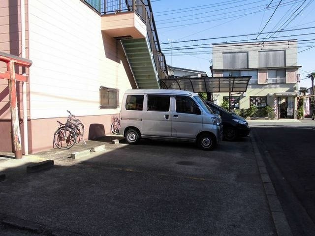 メゾン栄和の駐車場
