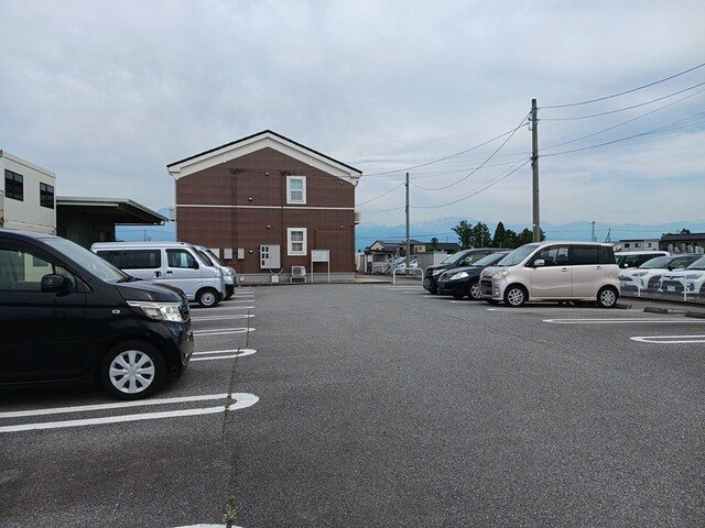 グランドシャンスＢの駐車場