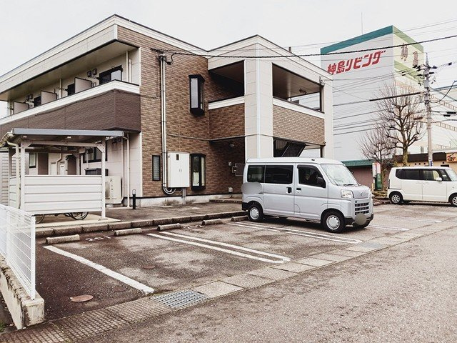 カーサプラシードＭの駐車場