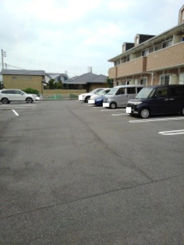 ビバーチェ　ジェイ　ウノの駐車場