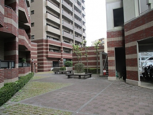 サーパスシティ新屋敷一番館のエントランス