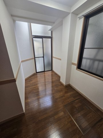 マンション麗和の居間・リビング|こちらのリビングで趣味の時間をお楽しみください