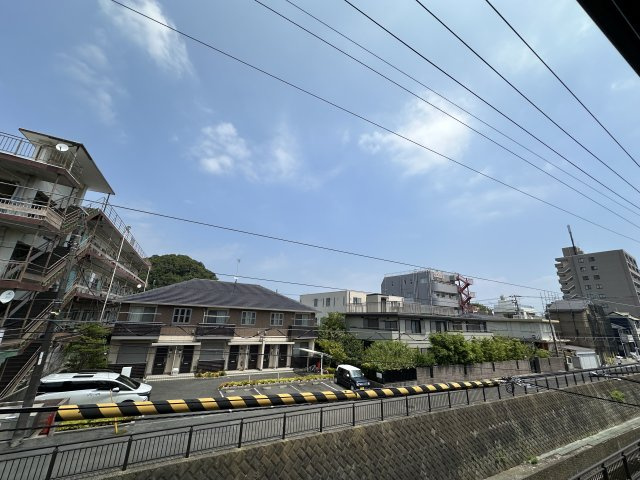 ベイルーム横須賀衣笠フロントのバルコニー|開放的で明るい空間を演出してくれるバルコニーです