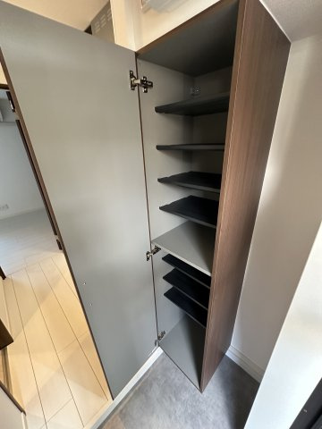 ベイルーム横須賀衣笠フロントの玄関|落ち着いた玄関です