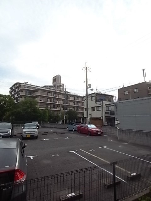 レオパレスKAMISHOの駐車場