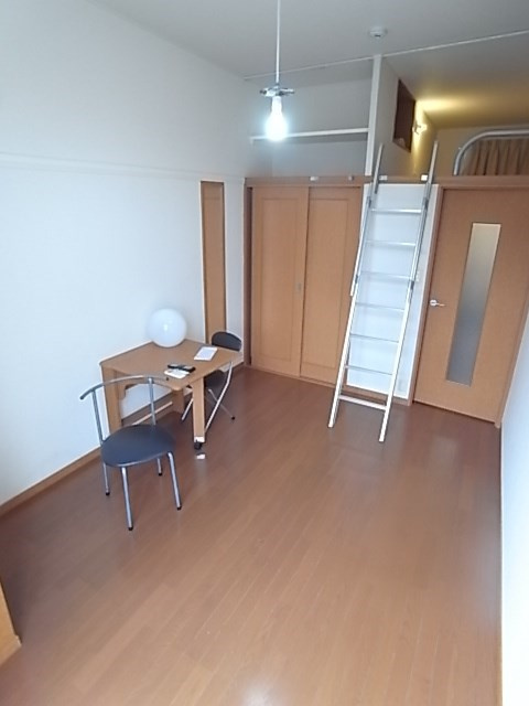 レオパレスKAMISHOの居間・リビング