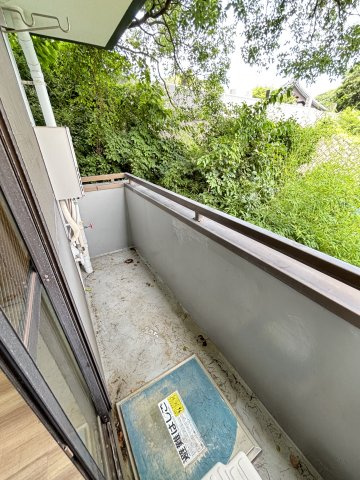 不入斗マンションのバルコニー|暖かな日差しのふりそそぐバルコニー