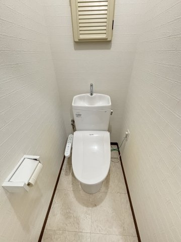 不入斗マンションのトイレ|ゆったりとした空間のトイレです