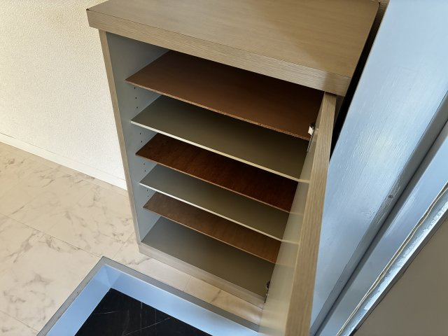ホワイトウイング中野上町の玄関|シューズボックス　