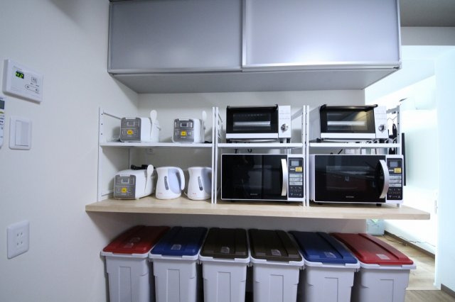 わんにゃんハウス新小岩のキッチン|調理家電が完備。初めての一人暮らし、一人暮らしの再スタートには助かりますね。
