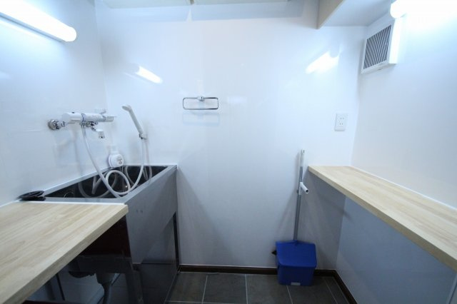 わんにゃんハウス新小岩の設備|ペットバスが完備。ペットのシャンプー、グッズの洗浄など利便性も抜群です。