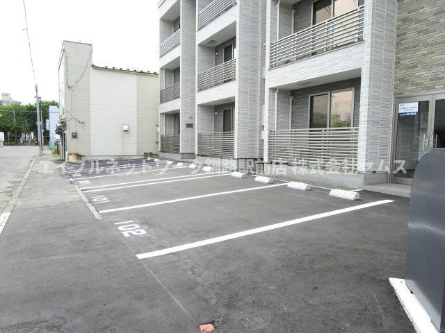 Dias（ディアス）の駐車場