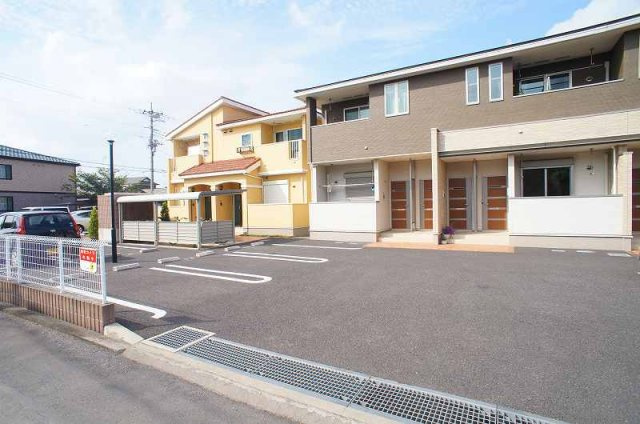 クレビステＢの駐車場