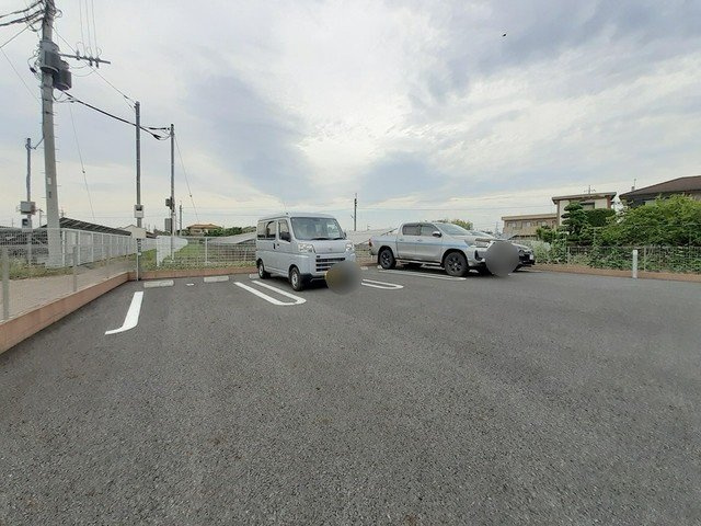 ブライト　フューチャーの駐車場