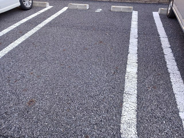 チャンプ　ヴィレージ　Ａの駐車場