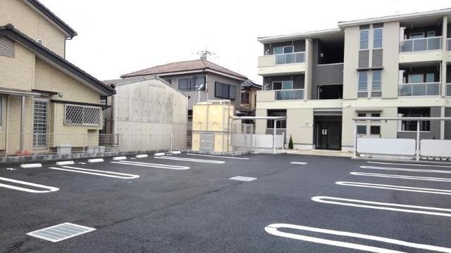 コンチェルトの駐車場
